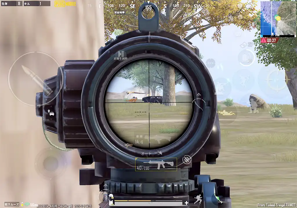 スコープで装甲車を覗いている画像