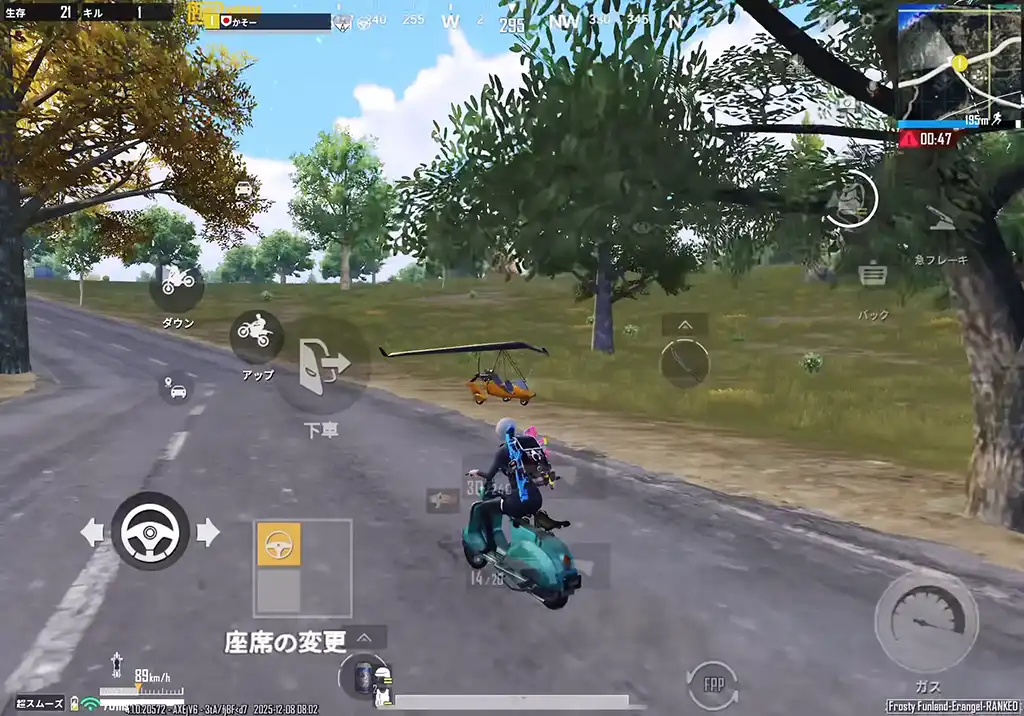 スクーターに乗っている画像