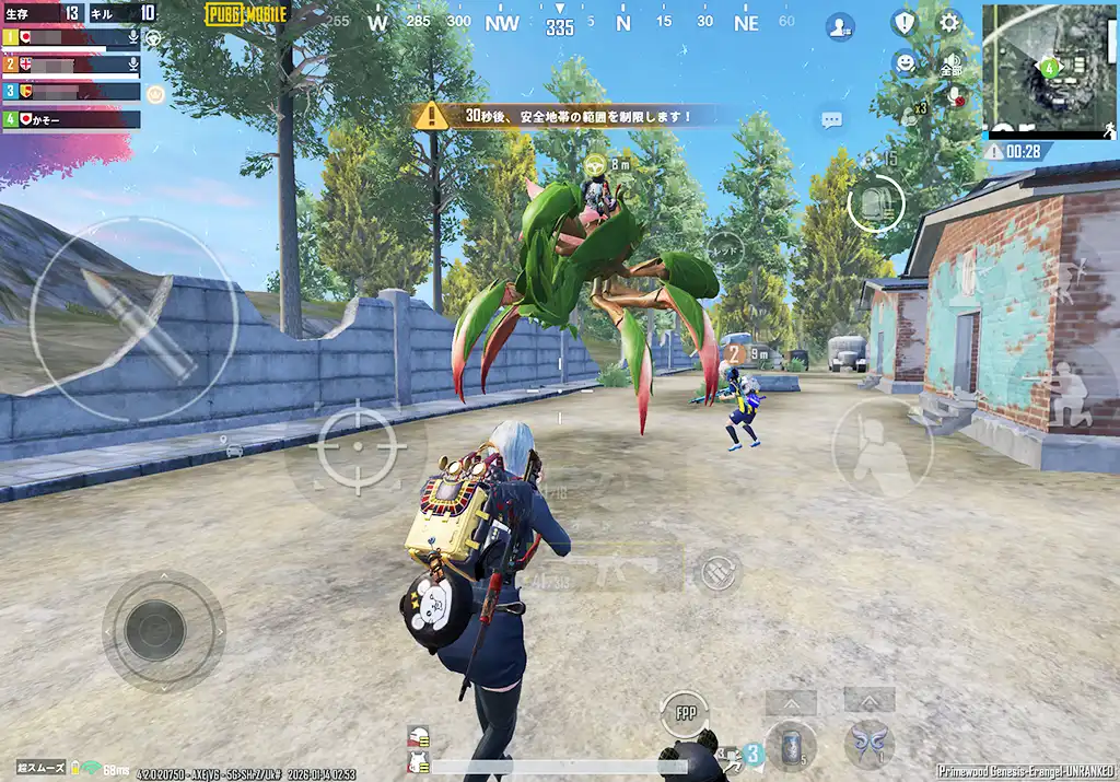 サソリで遊んでいる味方