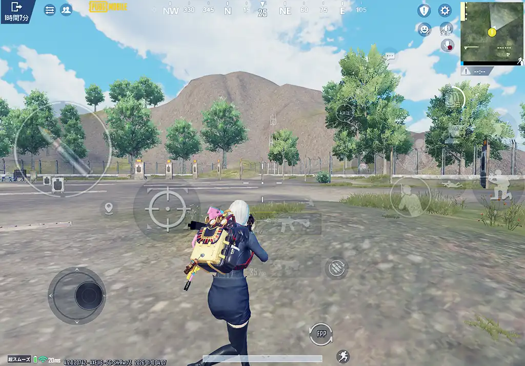 武器を構えてくれる